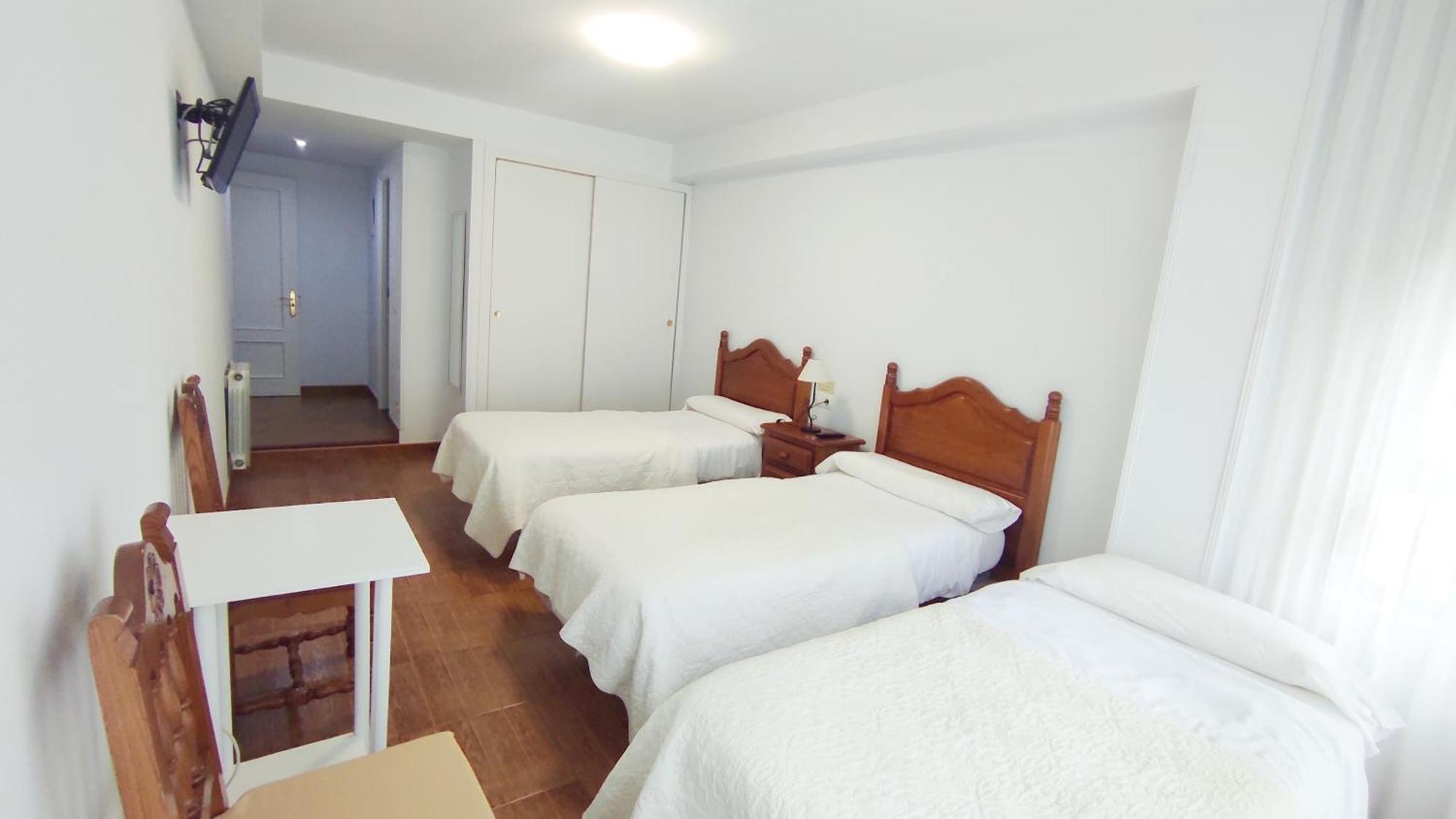 Pension Villa ** Комильяс Экстерьер фото