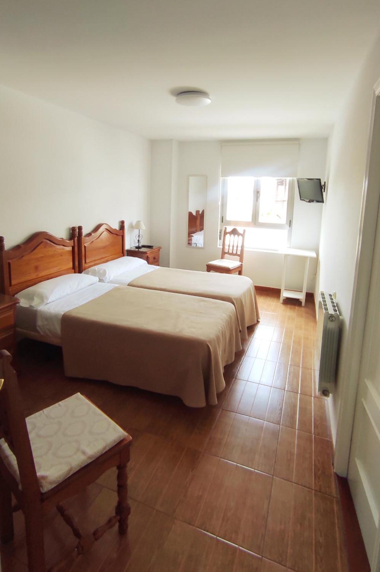 Pension Villa ** Комильяс Экстерьер фото