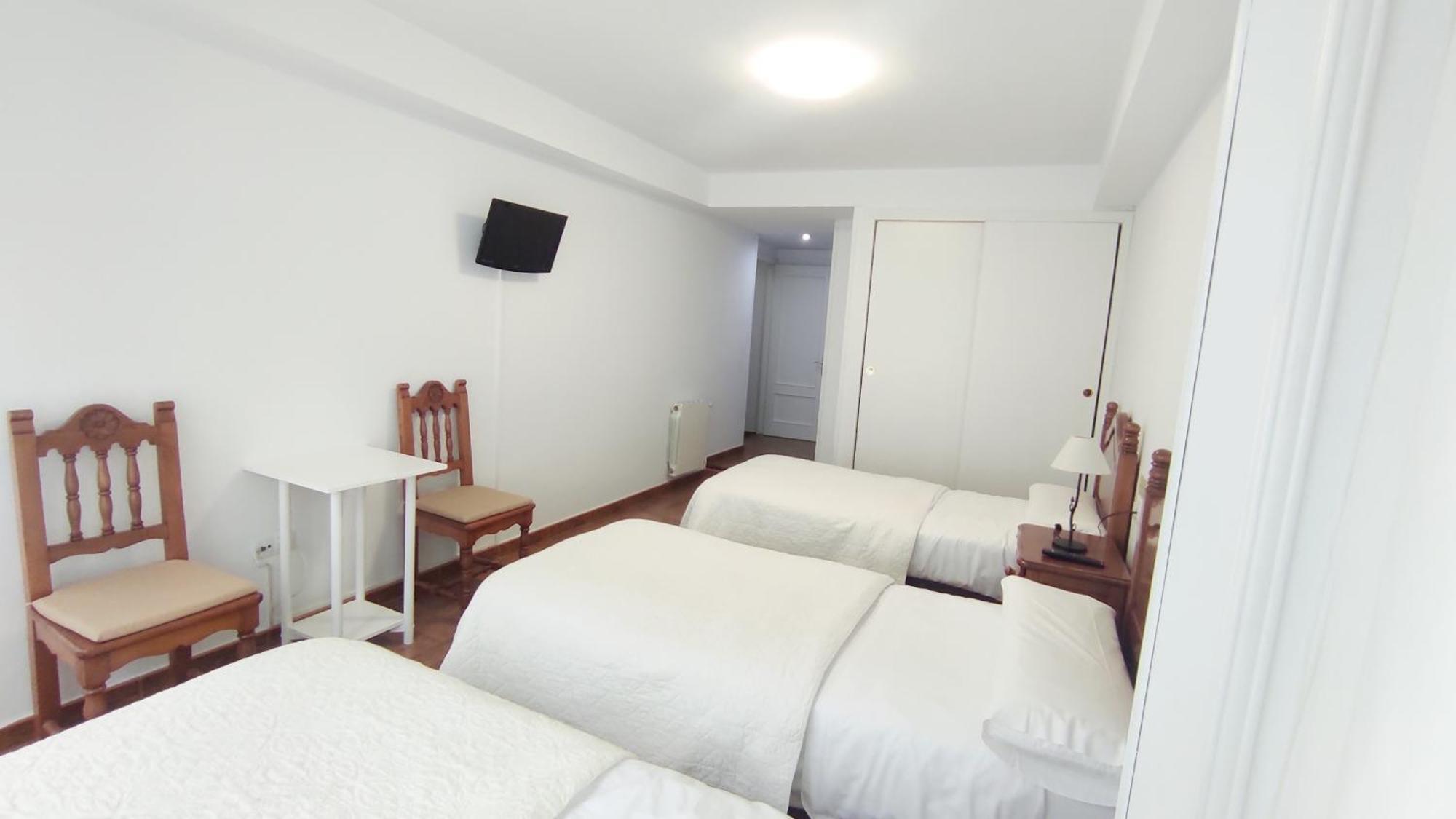 Pension Villa ** Комильяс Экстерьер фото